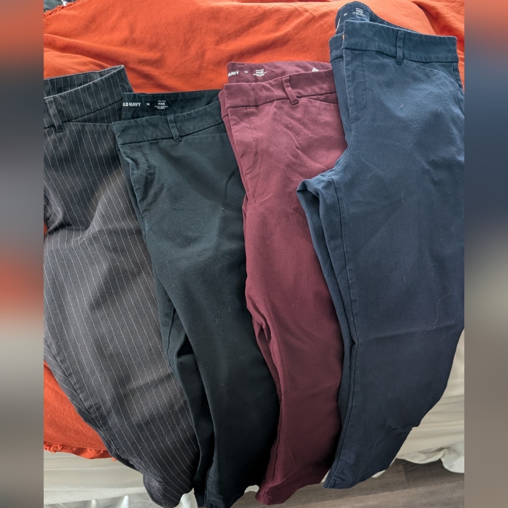 Old Navy Ankle & Cropped Pants Bundle - Black, Navy, Burgundy, Pinstripe